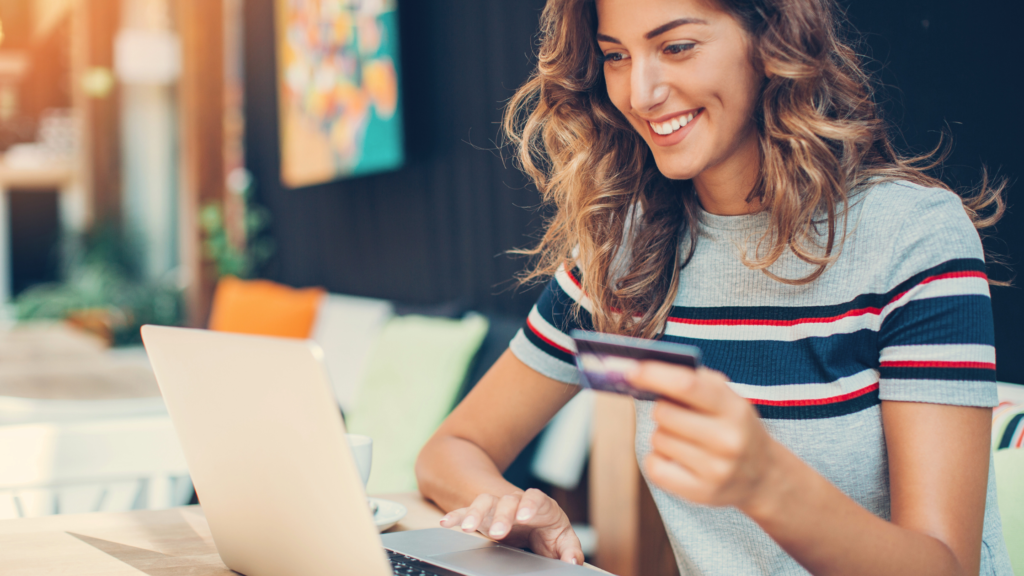 Mulher fazendo compras online