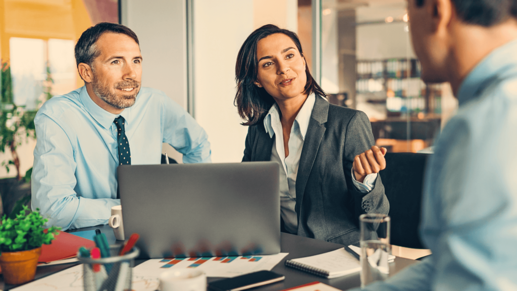 ceos em reunião sobre sustentabilidade