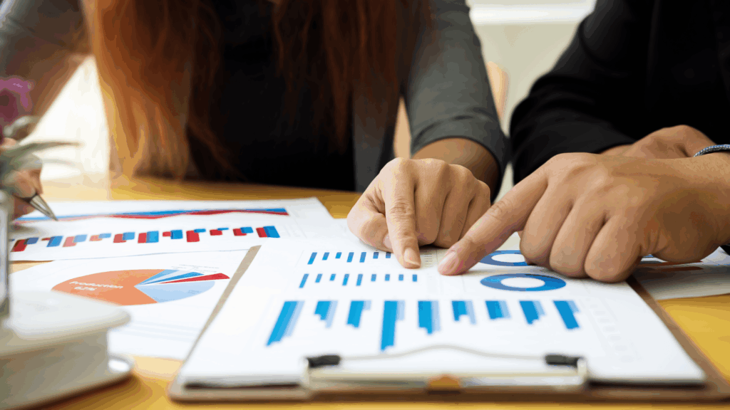 Verifique prazos e cronograma logístico. Atrasos na entrega podem comprometer o impacto da campanha no PDV.